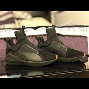 Puma laceless sneaker